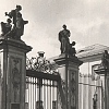 Brama przed paacem Brhla, Warszawa w obiektywie nieznanego Niemca w latach okupacji (1940) 1943-1944, nr zesp. 1629/IV, sygn. 494